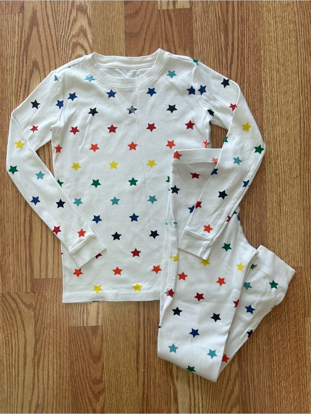 Primary Kids White Pajama Set with Multicolor Stars NWOT Size 8/9